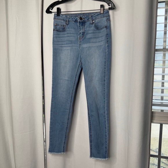 Fashion Nova light wash‎ skinny jeans - Picture 1 of 9